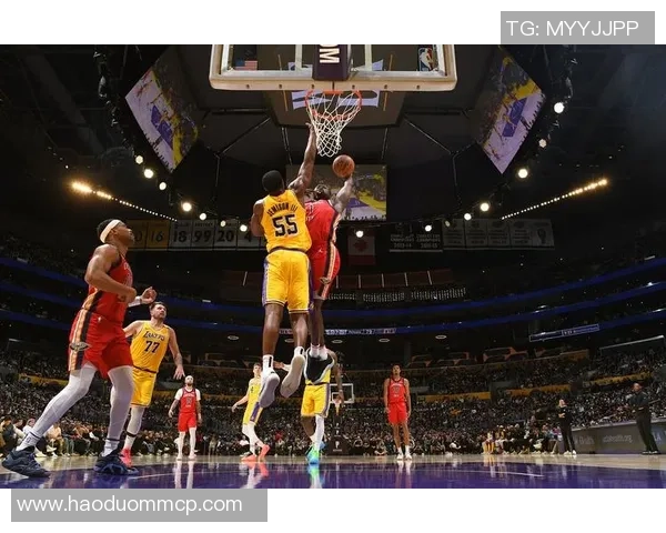 锡安快攻妙传助攻特雷墨菲腾空风车暴扣点燃全场激情